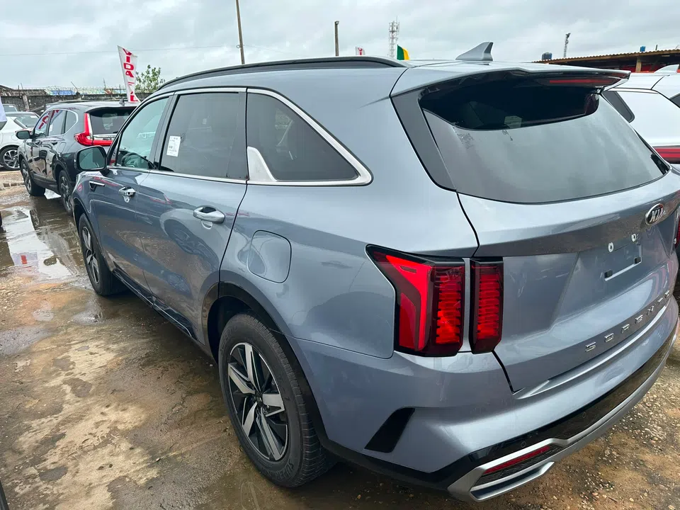 2021 Kia Sorento — photo 2