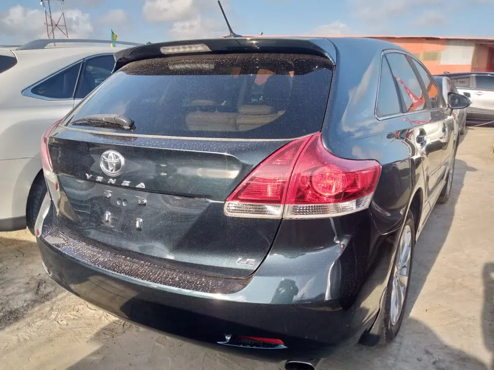 2013 Toyota Venza — photo 2
