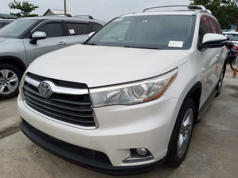 2015 Toyota Highlander — photo 2