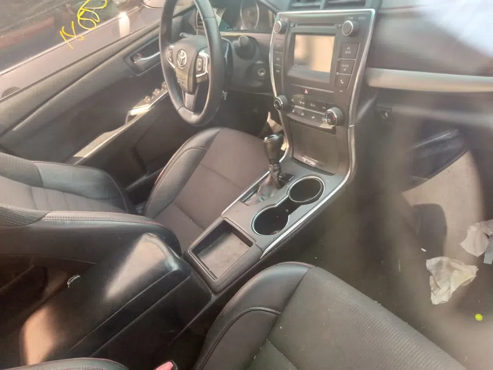 2017 Toyota Camry — photo 3