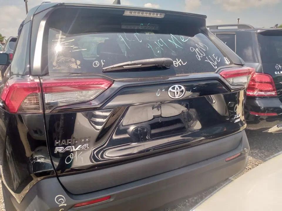 2019 Toyota Rav4 — photo 3