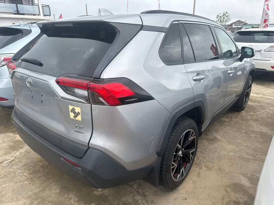 Toyota Rav4 le — photo 2