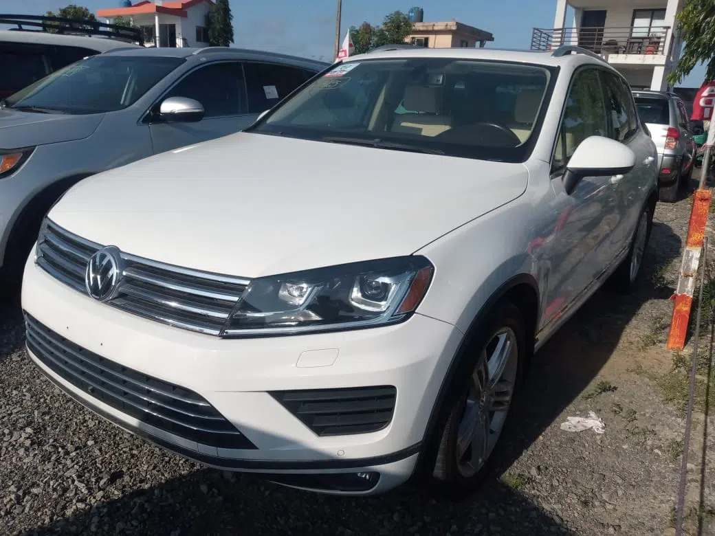 2015 Volkswagen Touareg — photo 1