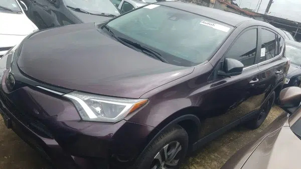 2018 Toyota Rav4 le – photos, prix et caractéristiques