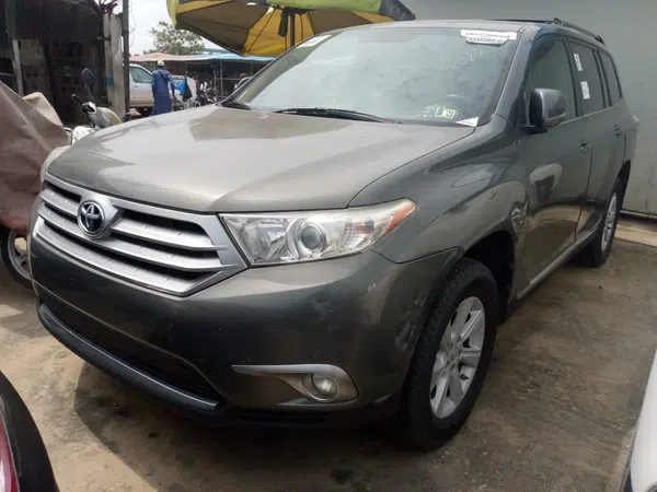 2012 Toyota Highlander photos, price and features