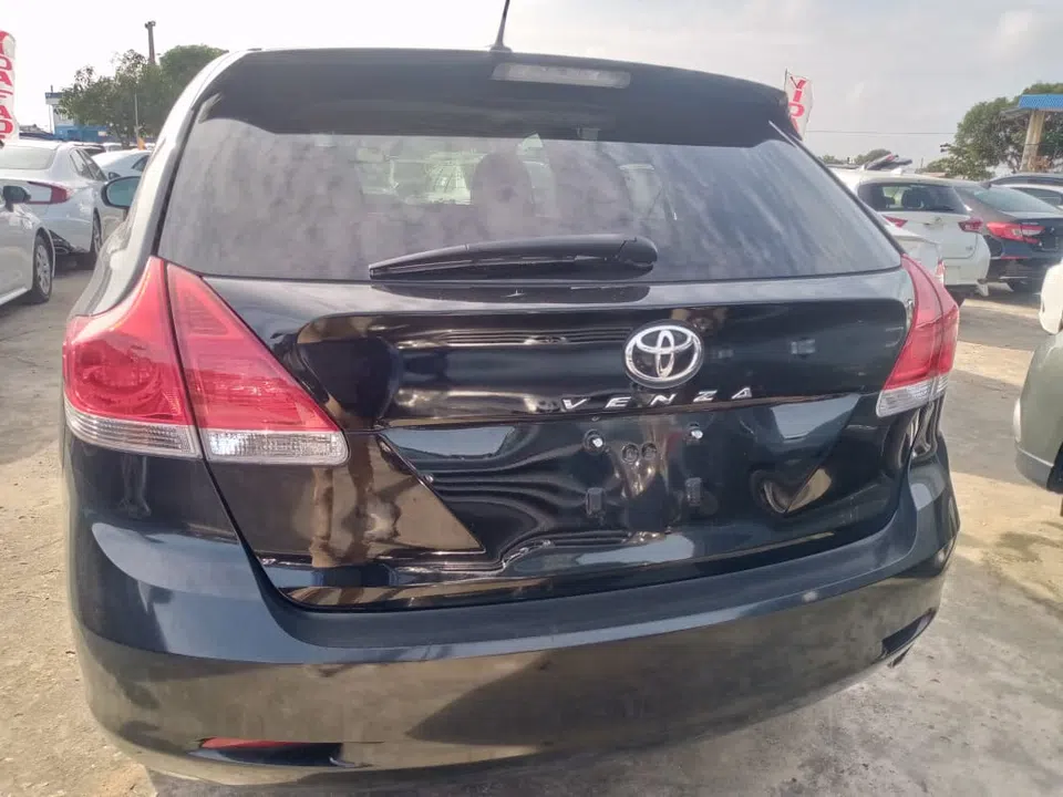 2010 Toyota Venza — véhicule vendu — photo 2