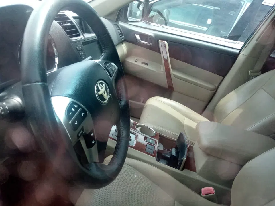 2012 Toyota Highlander — photo 2