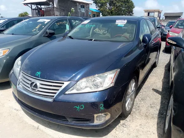 2012 Lexus Es photos, price and features