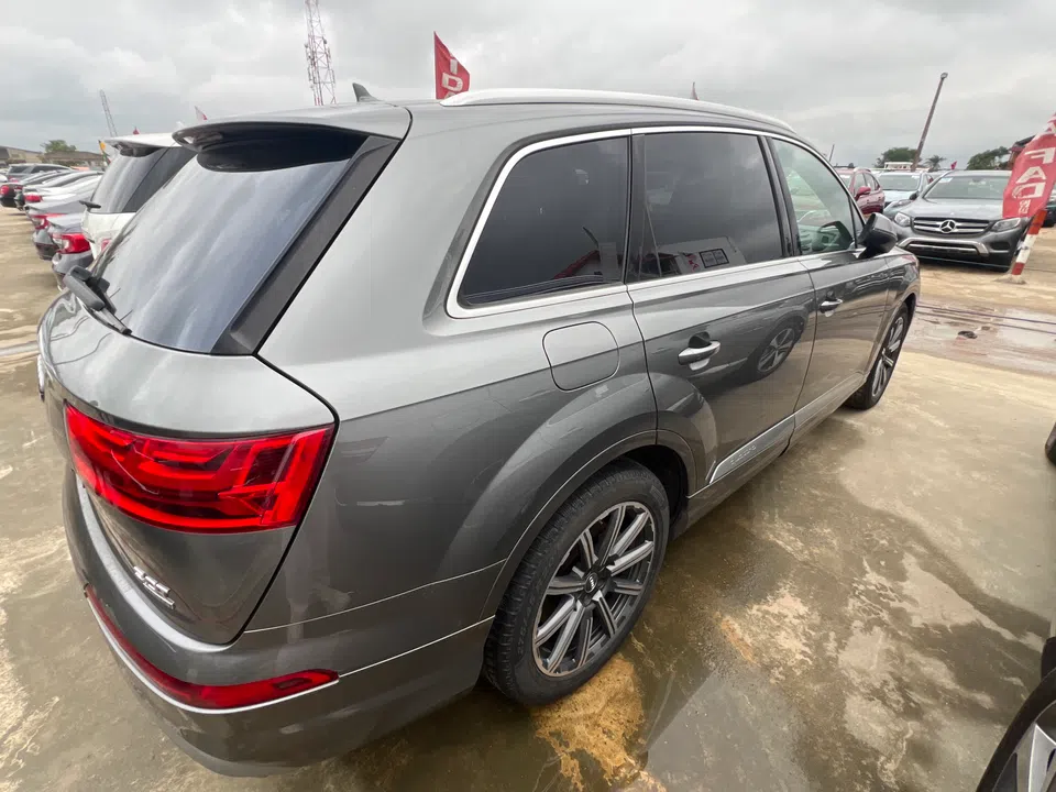 2017 Audi Q7 — photo 2