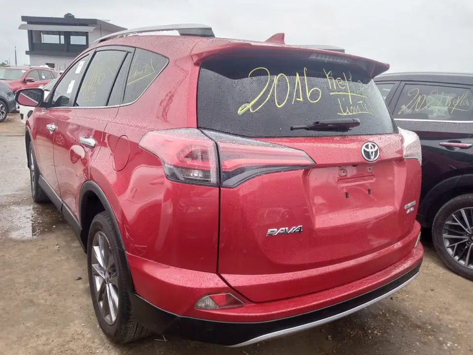 2016 Toyota Rav4 — photo 3