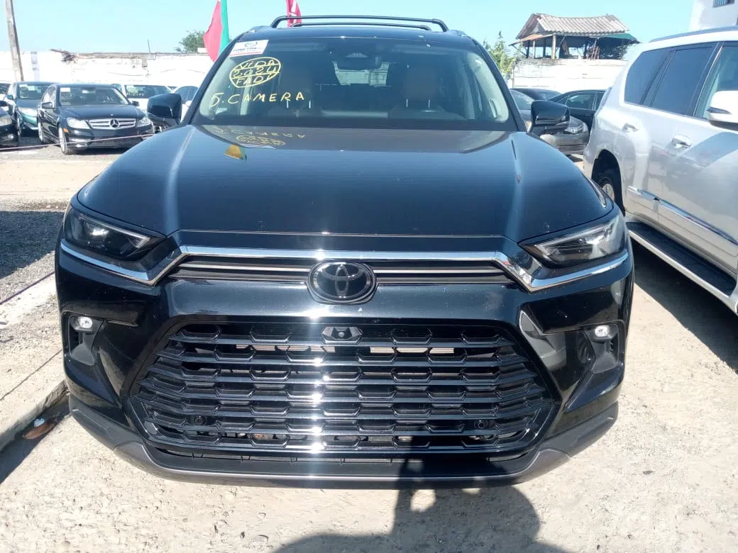 2024 Toyota Highlander — photo 1
