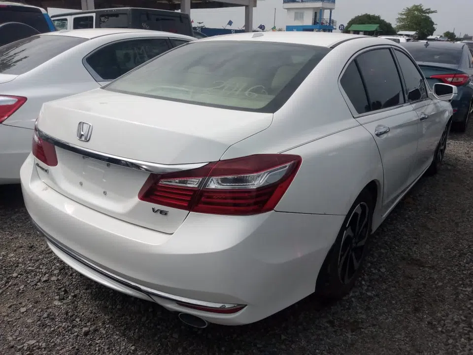2016 Honda Accord — photo 3