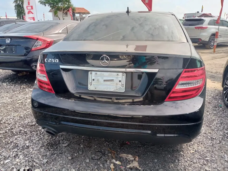 2012 Mercedes-Benz C-Class — photo 2