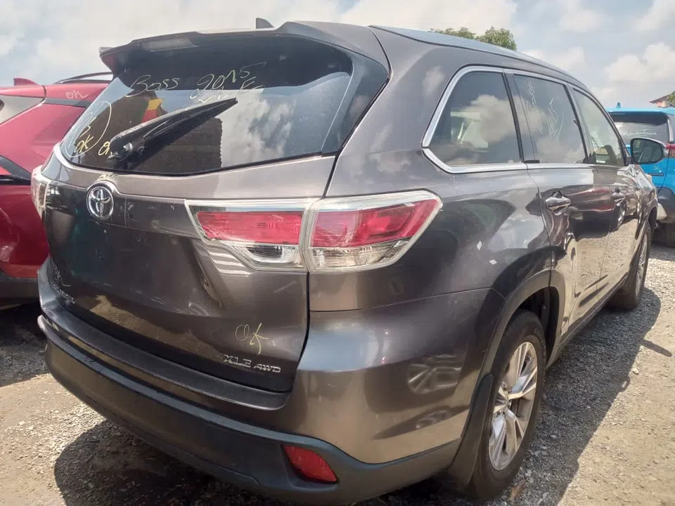 2015 Toyota Highlander — photo 3