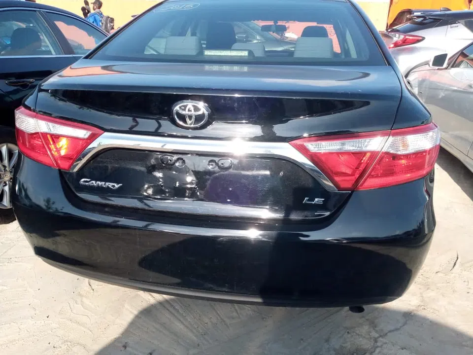 2015 Toyota Camry — photo 3