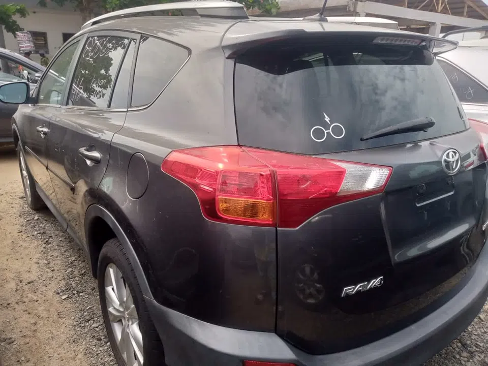 2015 Toyota Rav4 — photo 3