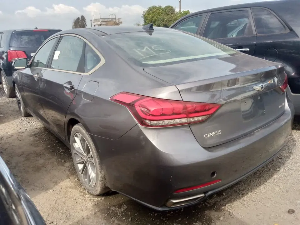 2015 Hyundai Genesis — photo 3