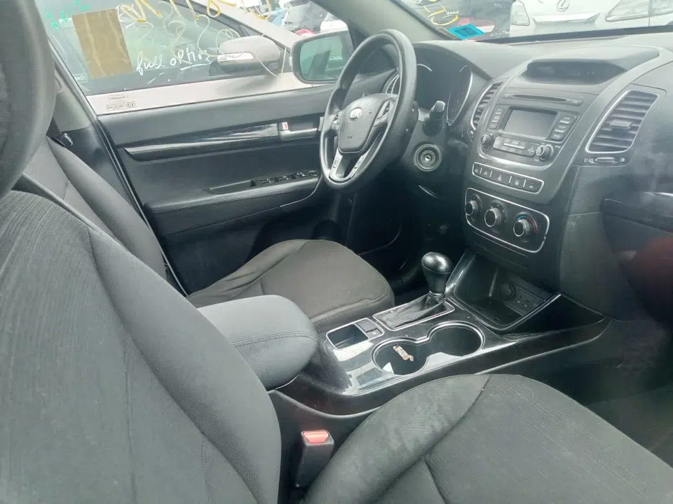 2015 Kia Sorento — photo 2