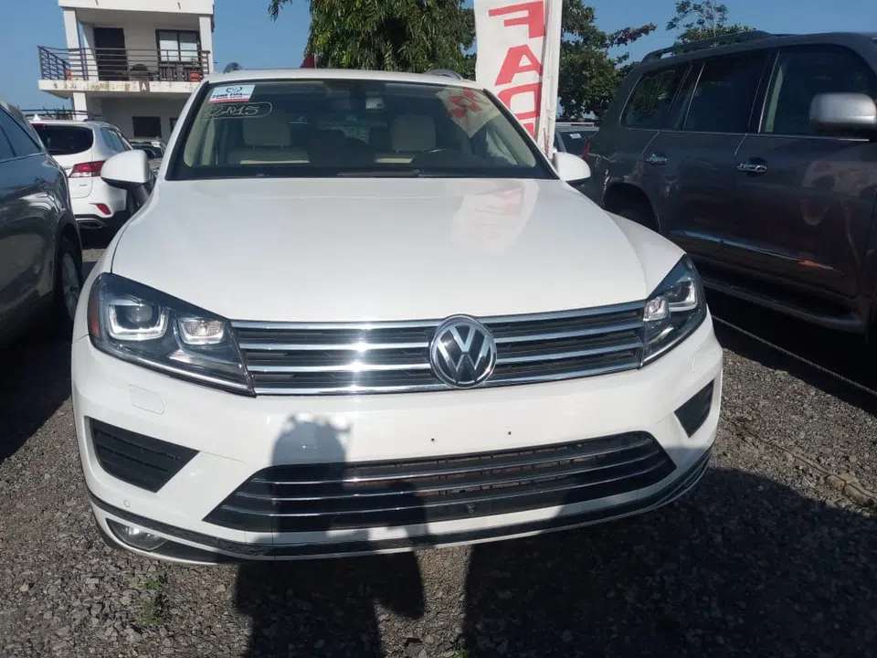 2015 Volkswagen Touareg — photo 2