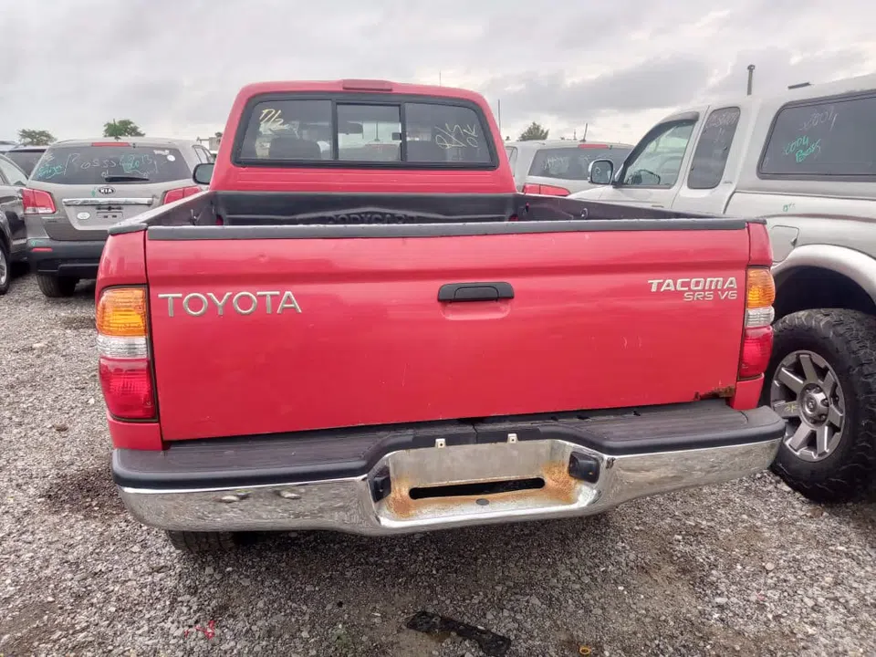 2001 Toyota Tacoma — photo 2