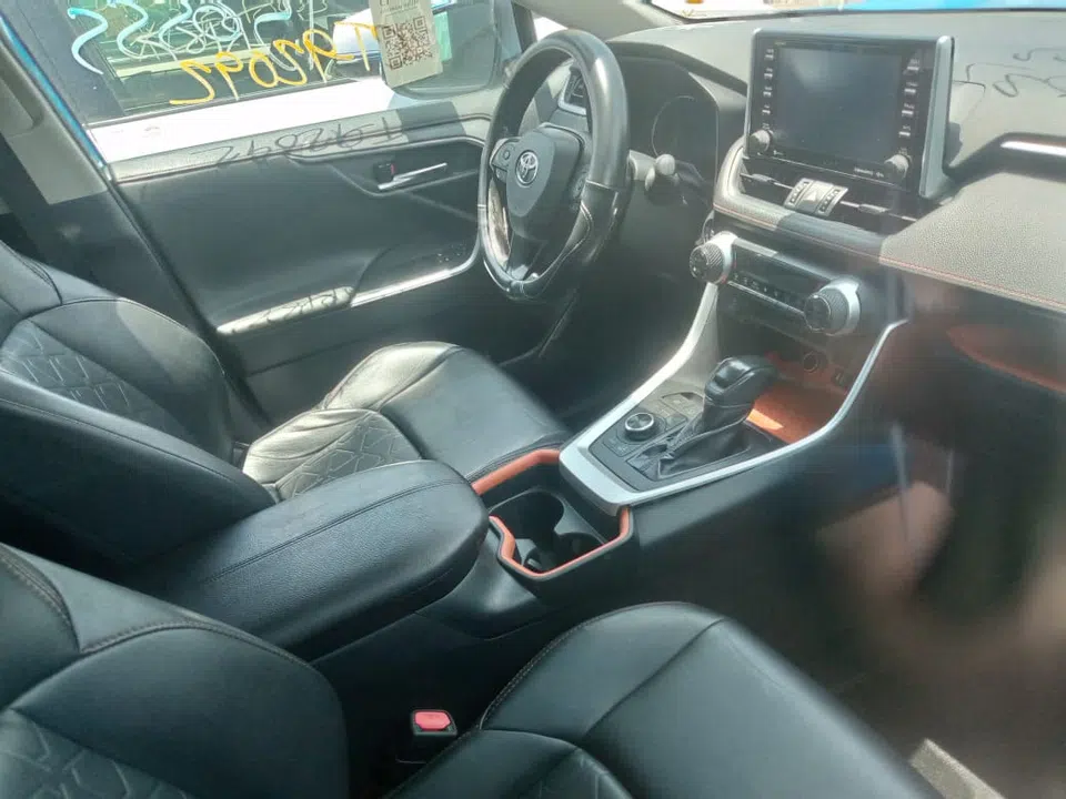 2019 Toyota Rav4 — sold vehicle — photo 2
