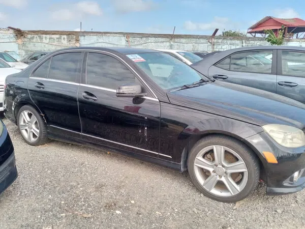 2010 Mercedes-Benz C-Class – photos, prix et caractéristiques