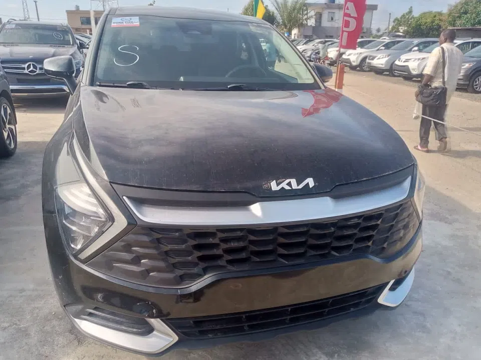 2023 Kia Sportage — photo 2