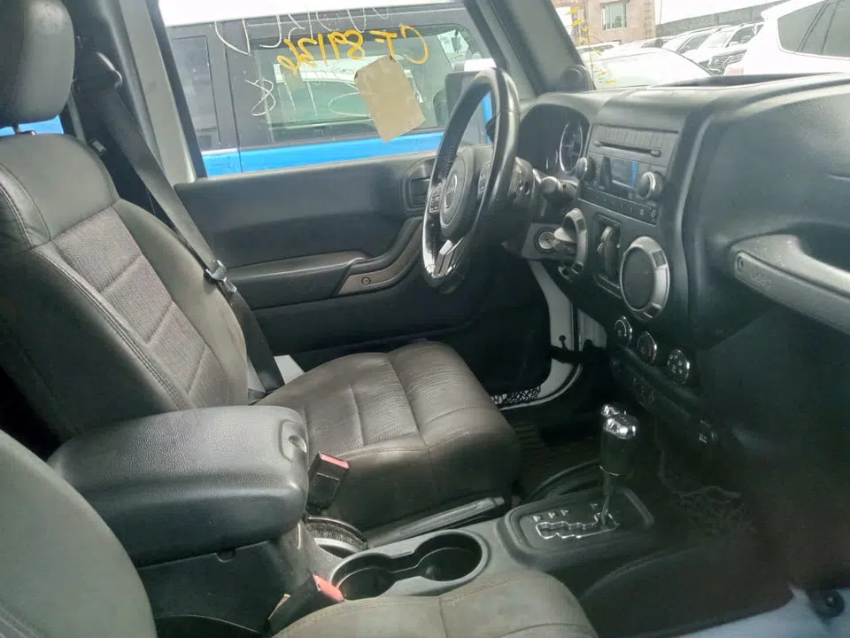 2012 Jeep Wrangler — photo 2