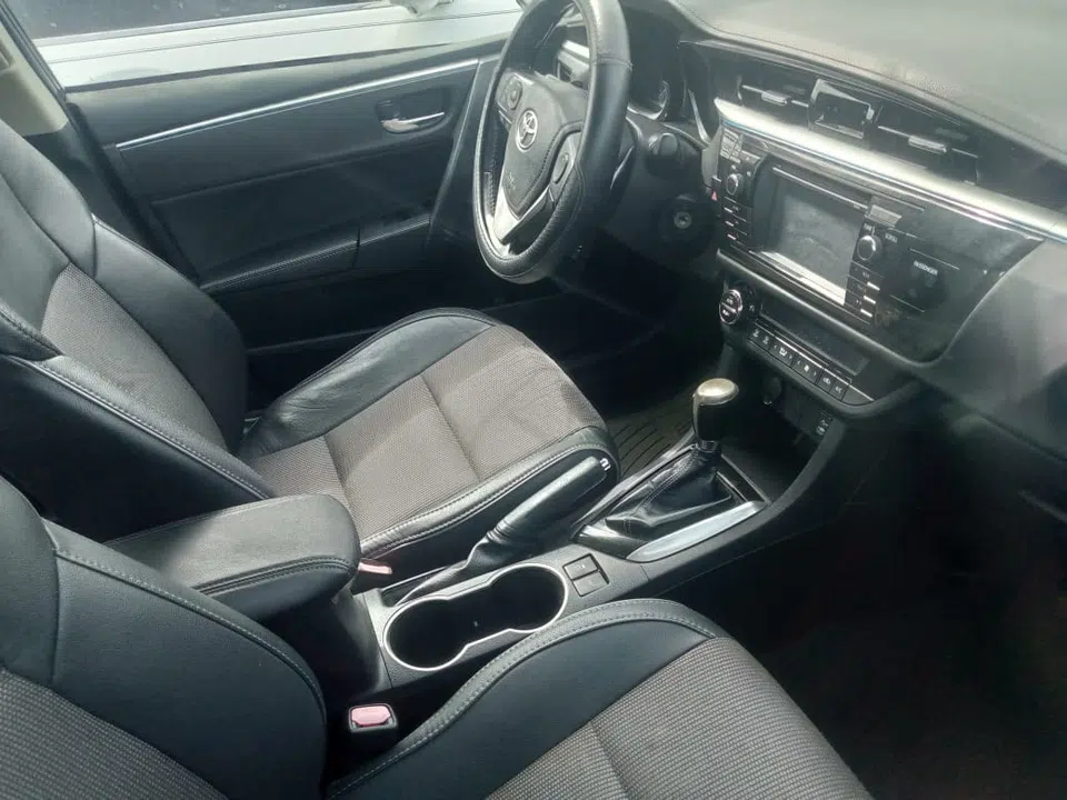2014 Toyota Corolla — photo 2