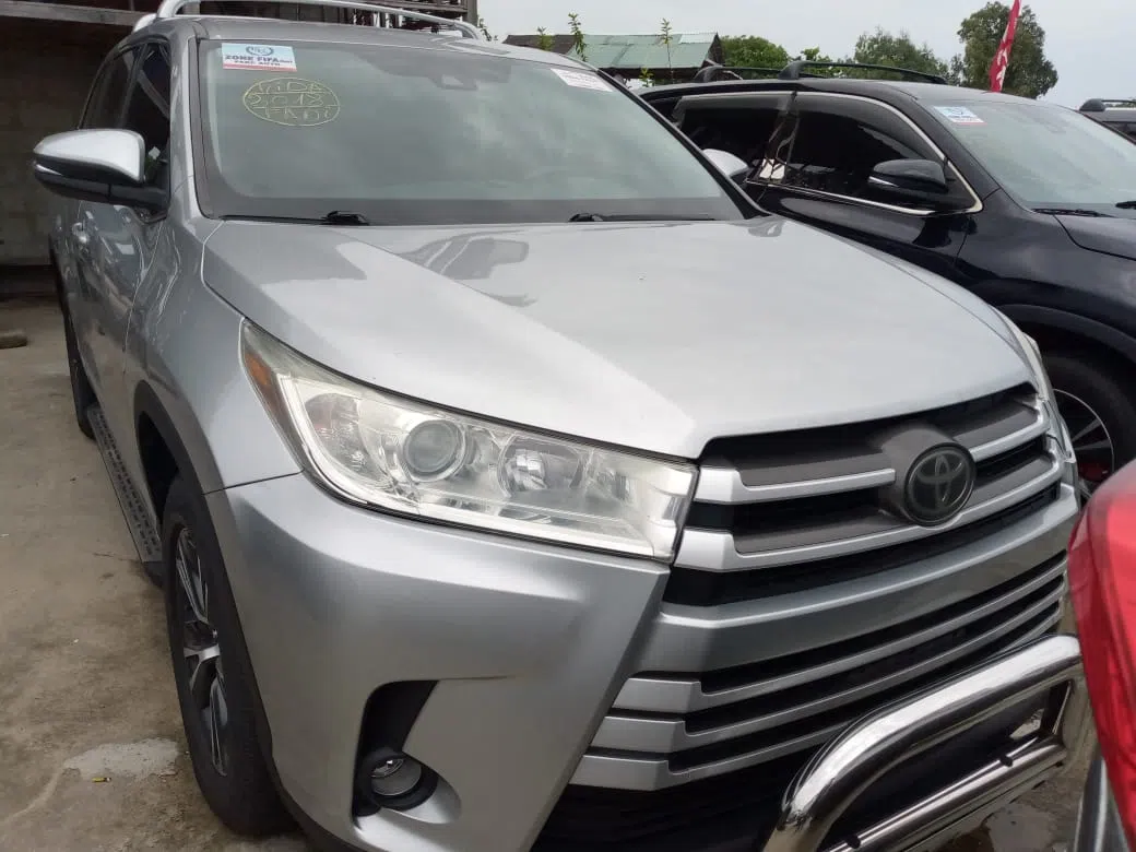 2018 Toyota Highlander — photo 1