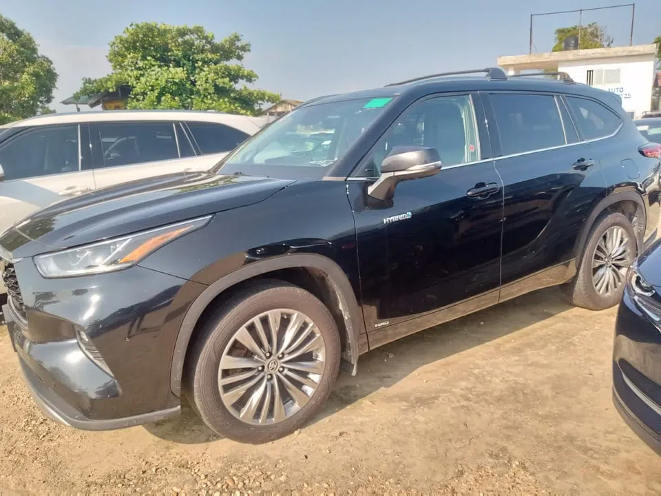 2021 Toyota Highlander — photo 2