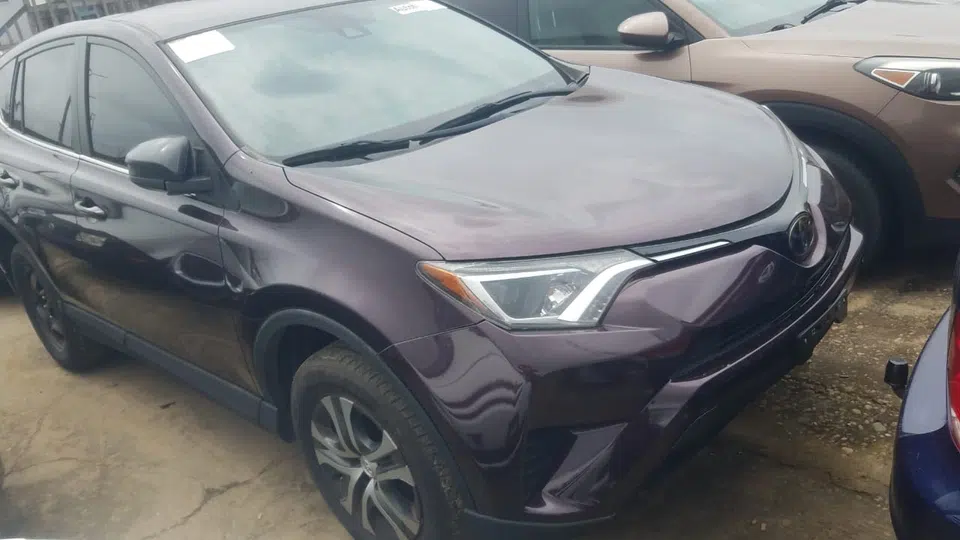 2018 Toyota Rav4 le — photo 2