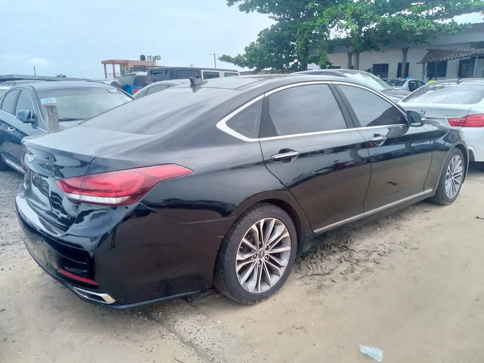 2015 Hyundai Genesis — photo 3