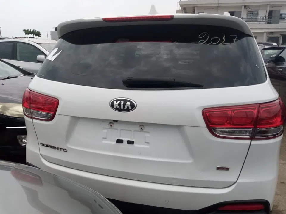 2017 Kia Sorento — photo 2
