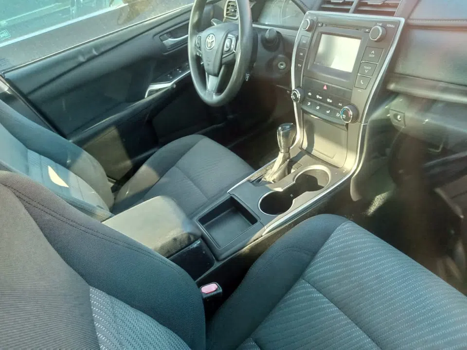 2015 Toyota Camry — photo 2