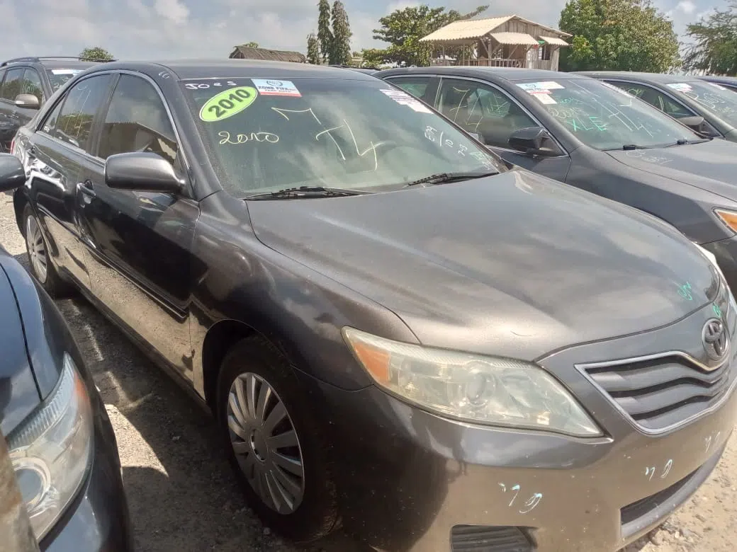 2010 Toyota Camry — photo 1