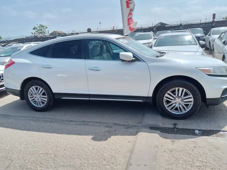 2013 Honda Accord Cross Tour — photo 2