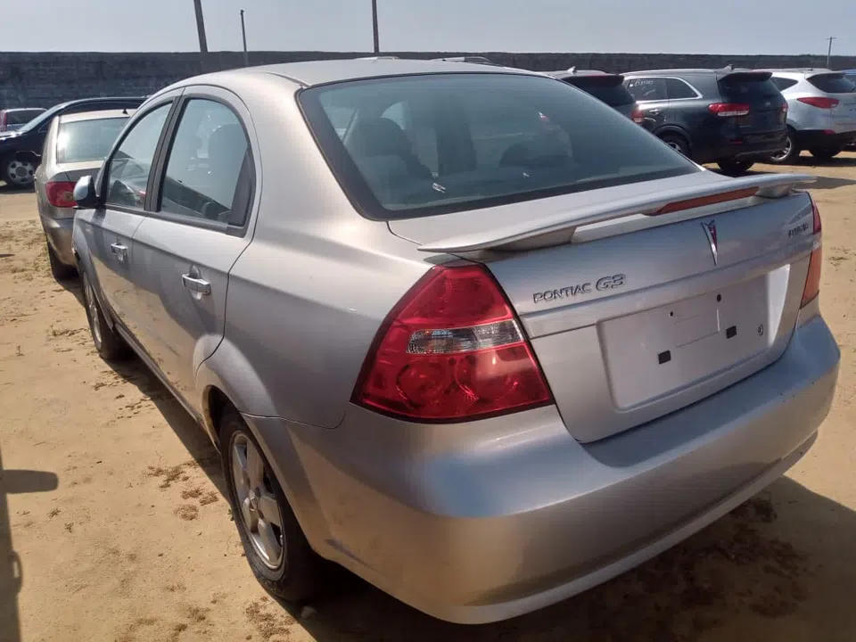 2009 Pontiac G3 — photo 3