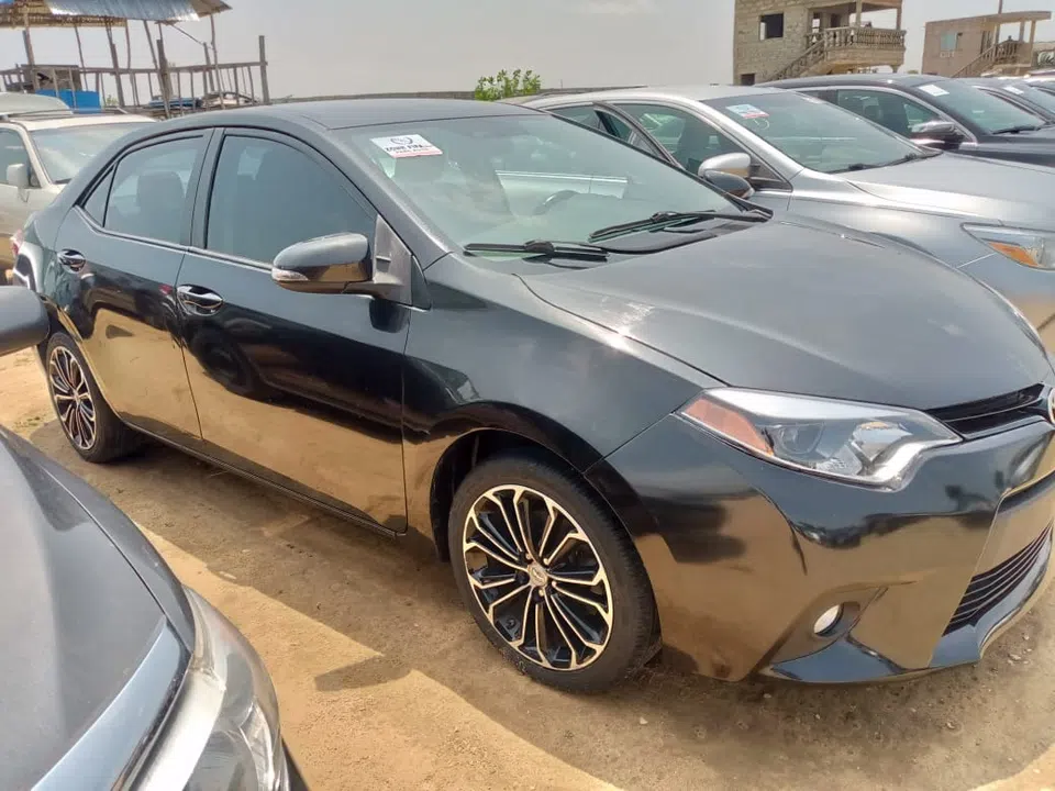 2014 Toyota Corolla — photo 2