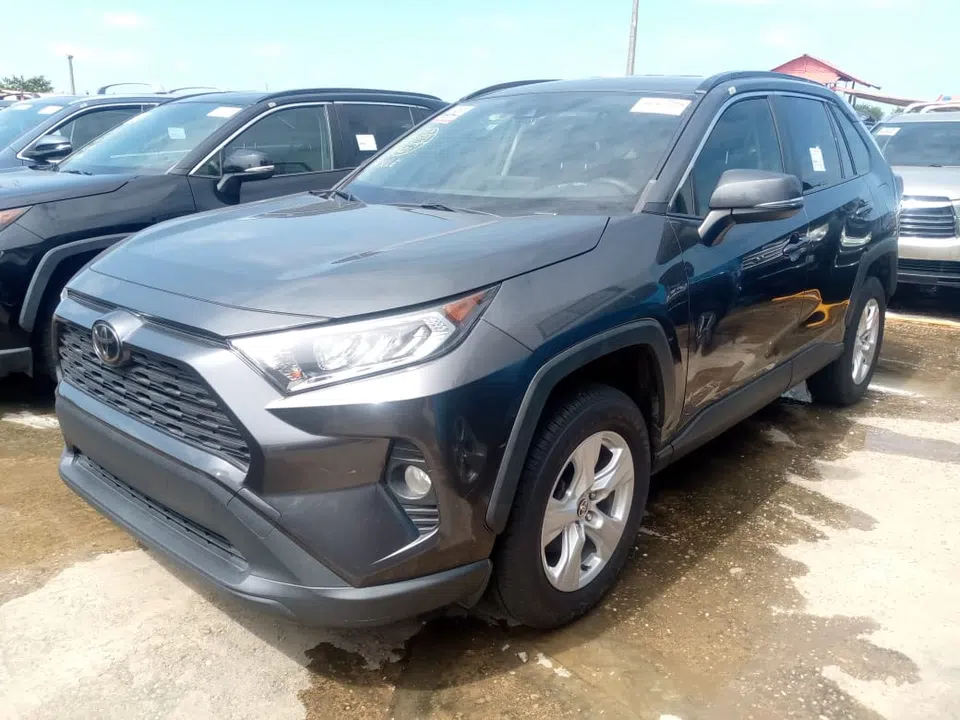 2020 Toyota Rav4 — photo 2