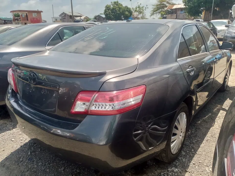 2010 Toyota Camry — photo 3