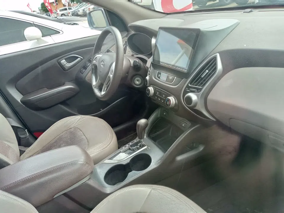 2012 Hyundai Tucson — photo 2