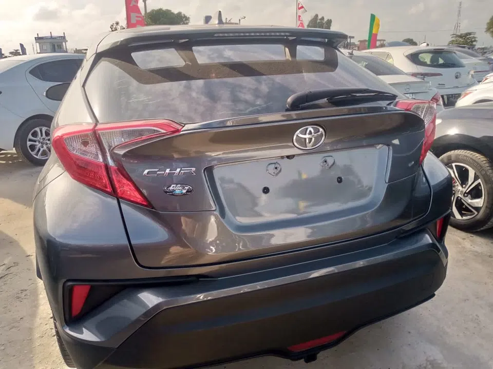 2018 Toyota C-HR — photo 2
