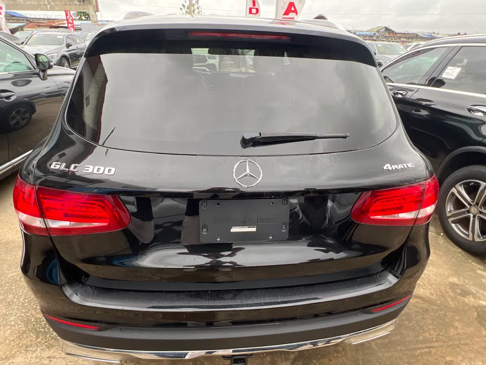 2017 Mercedes-Benz Glc 300 — photo 3
