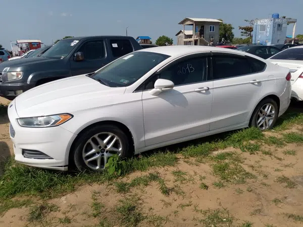 2013 Ford Fusion photos, price and features