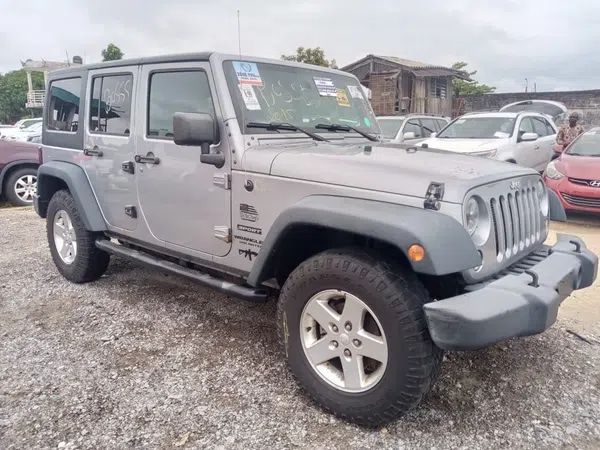 2015 Jeep Wrangler photos, price and features