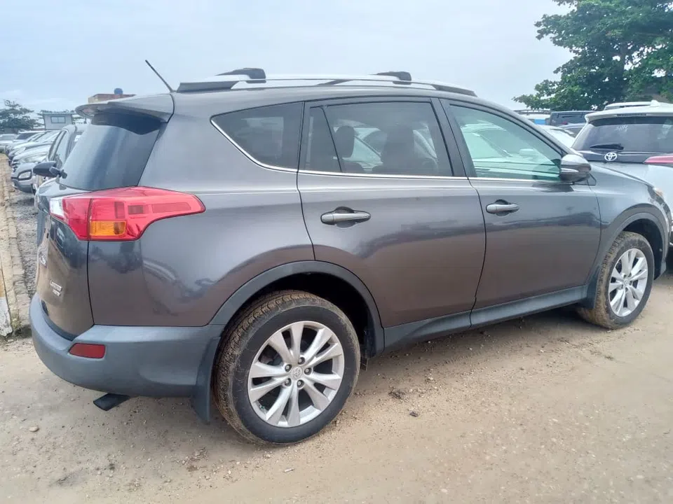 2013 Toyota Rav4 — photo 3