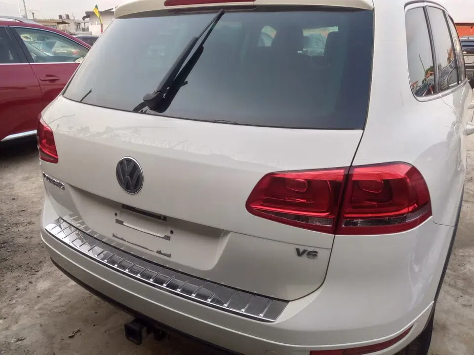 2011 Volkswagen Touareg — photo 3