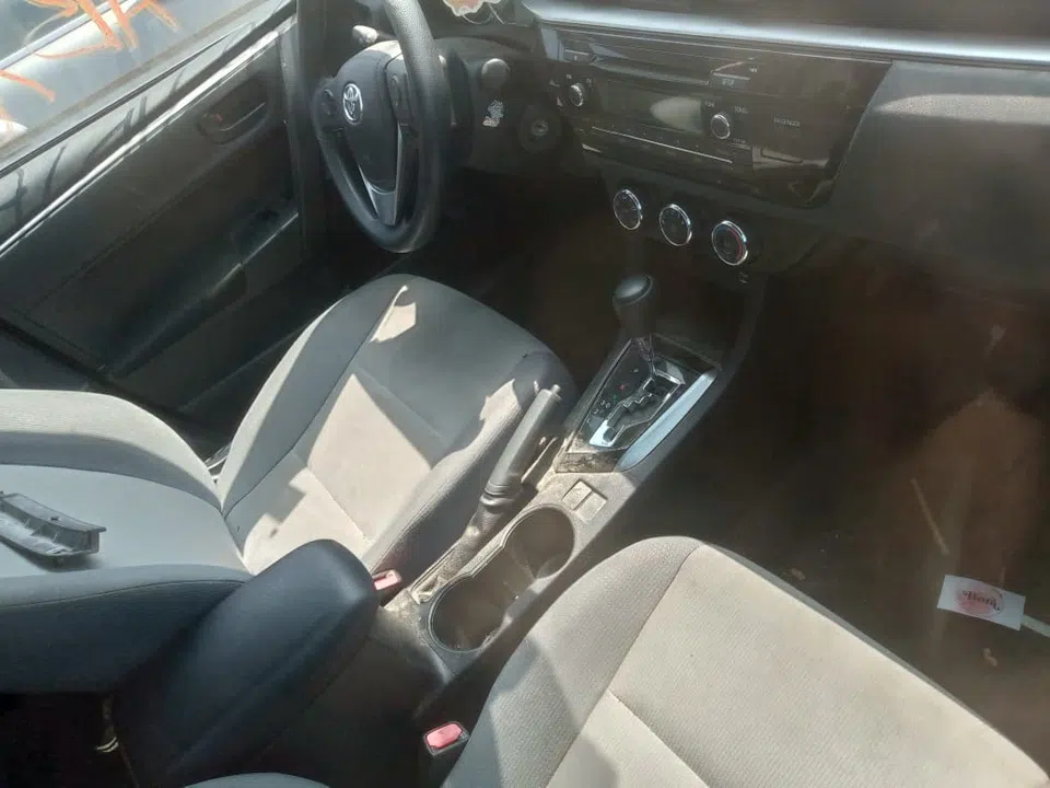 2014 Toyota Corolla — photo 2