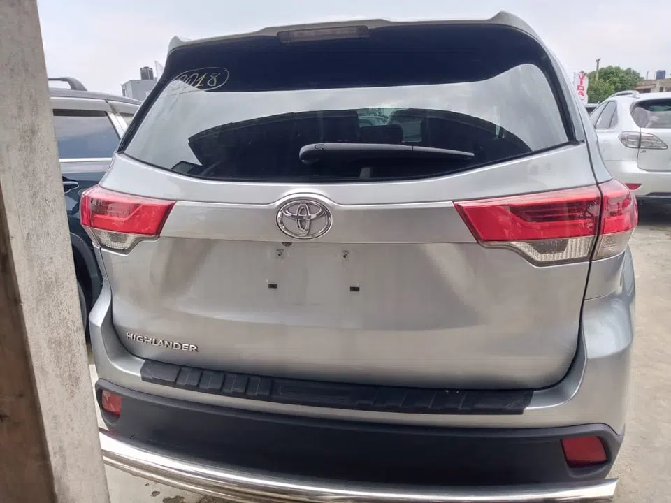 2018 Toyota Highlander — photo 3